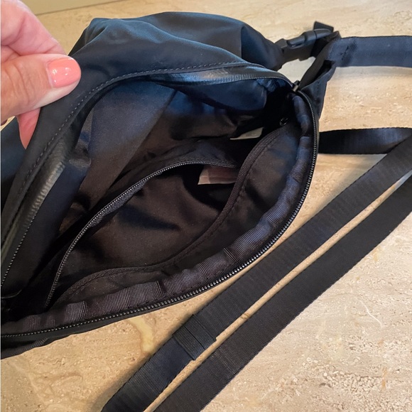 Lululemon everywhere belt - Picture 4 of 9